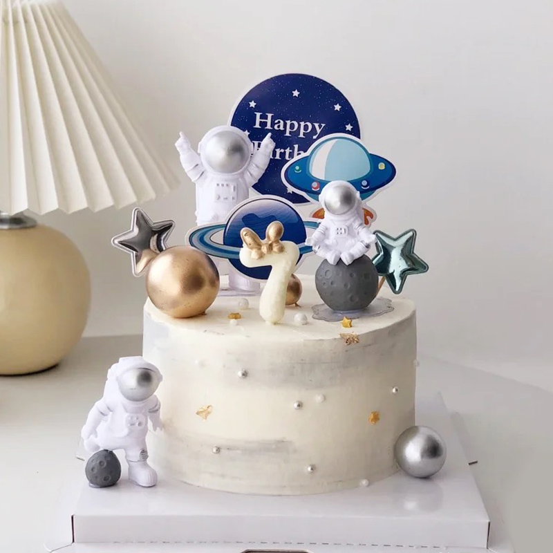 رائد الفضاء كعكة توبر للمساحة  - مراجعة Resin Art Alphabet وسعره